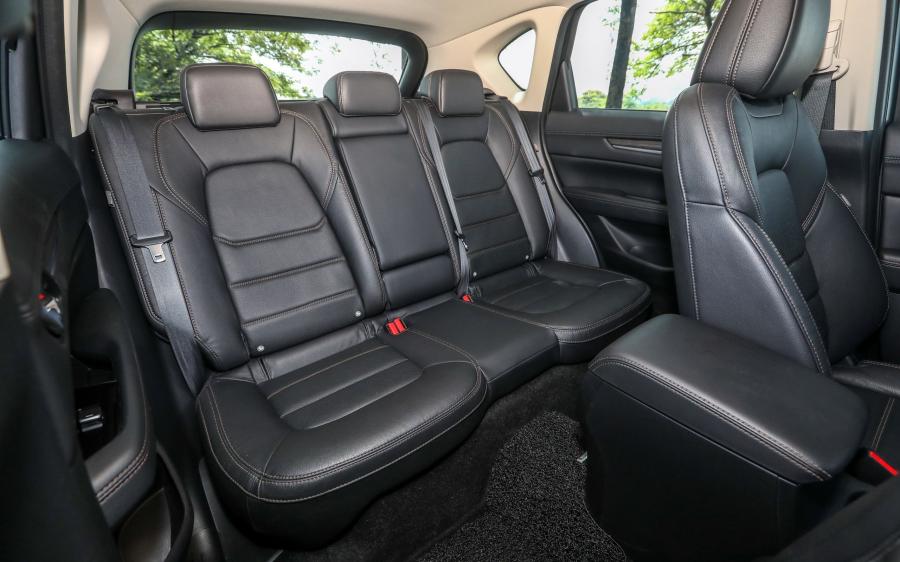 Интерьер Mazda CX-5 2.5 GLS 2017 года  (MY) (фото 5 из 11)